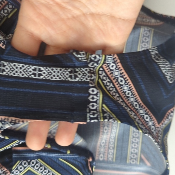 BCBGeneration multicolor bodysuit size XS V-neckline‎ Sleeveless New - Picture 2 of 5